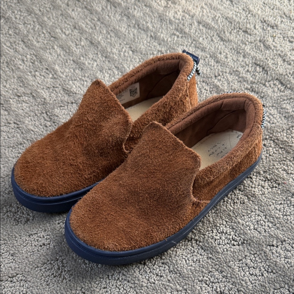 Toms boys slip on suede loafer